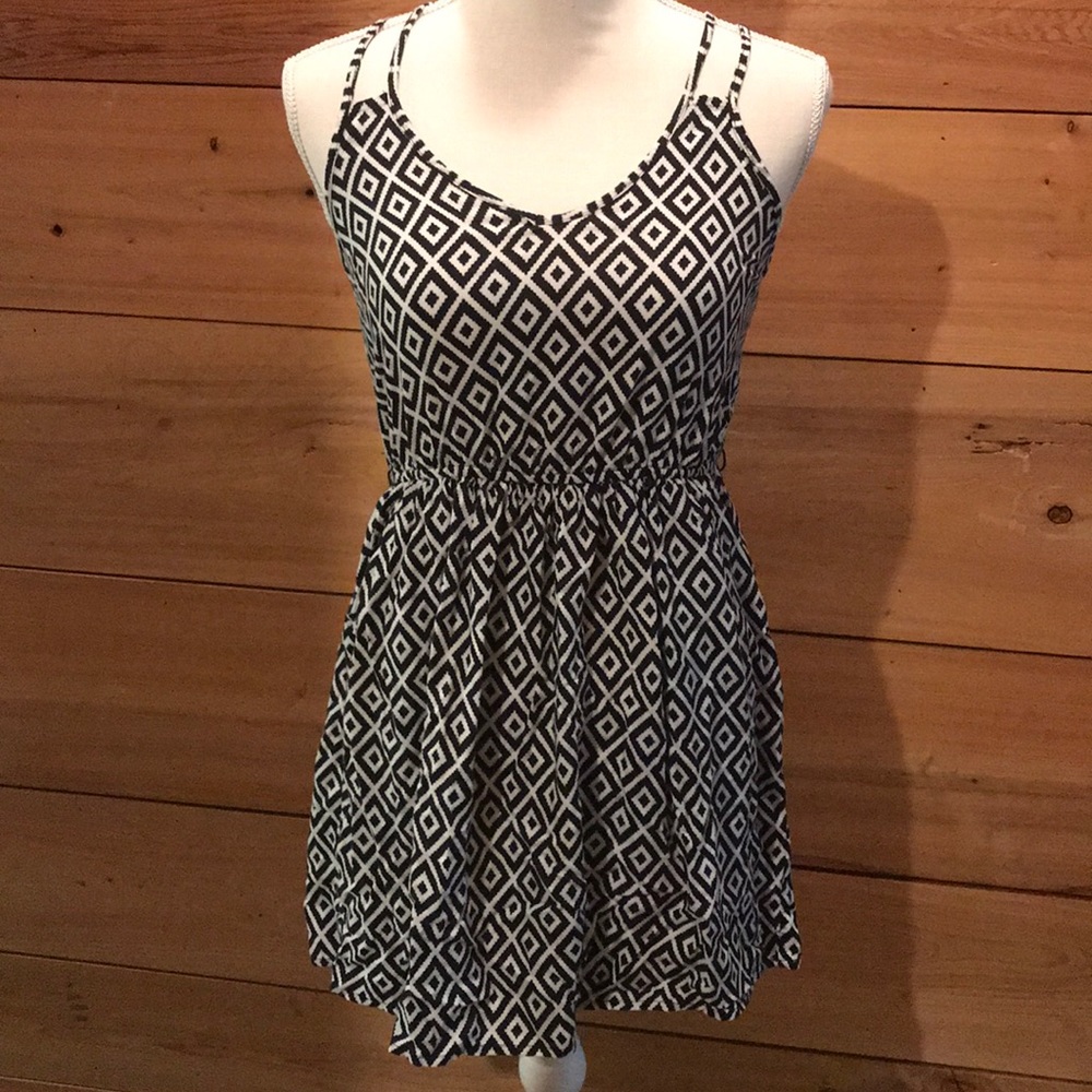 SO Black and white sundress W/Pockets